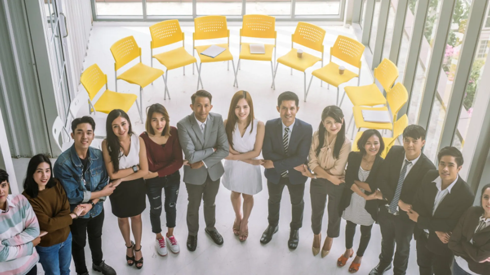 Hình ảnh đại diện cho cờ bạc có trách nhiệm và sự cân bằng trong cuộc sống, với logo 123win.com